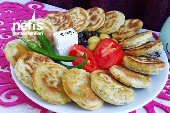 Dereotlu pankek: kitapçığın 29. sayfasındaki yemek görseli