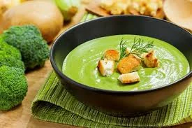 Sebzeli kırmızı mercimek çorbası: kitapçığın 31. sayfasındaki yemek görseli